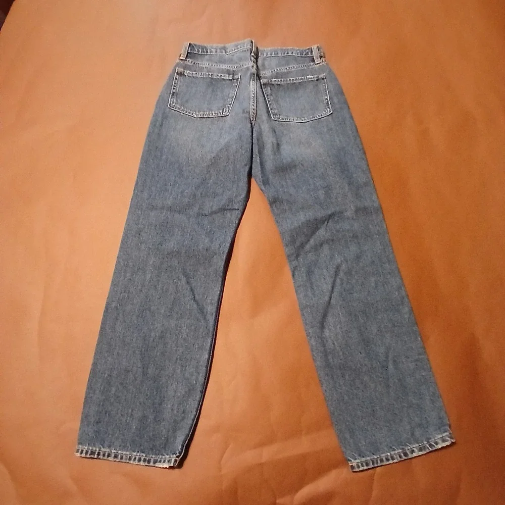 Old Navy Girls 16 Medium Wash Denim High-Waist Slouchy Straight Ripped Jeans NWT